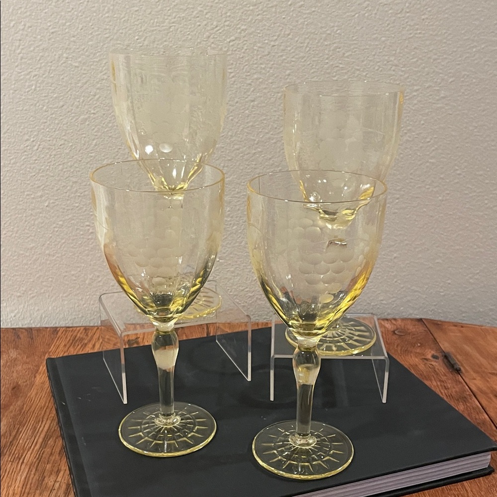Set of 4 Vintage Uranium (Vaseline) Glass Wine Glasses – Glows Under UV - Picture 5 of 13